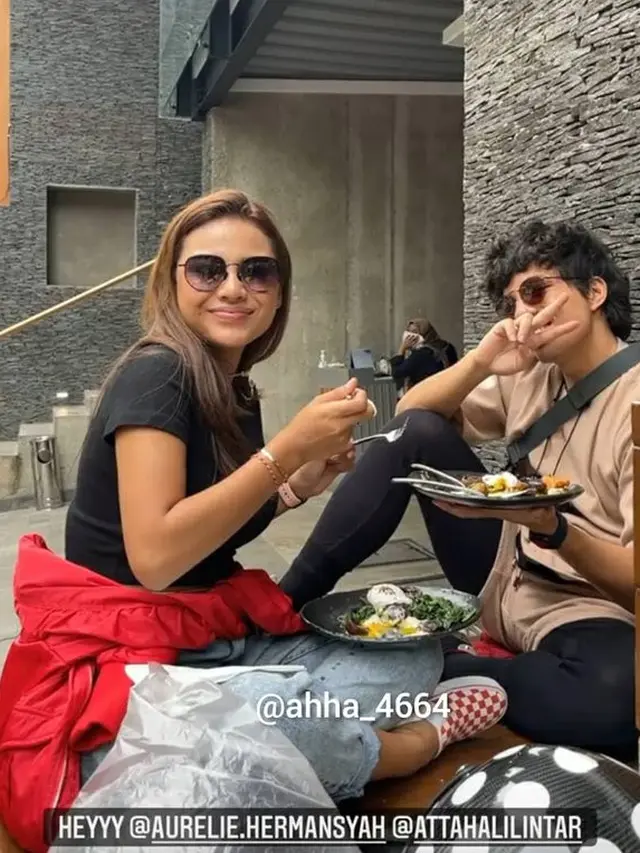 6 Potret Aurel Hermansyah dan Atta Halilintar Kencan Naik Motor, Romantis