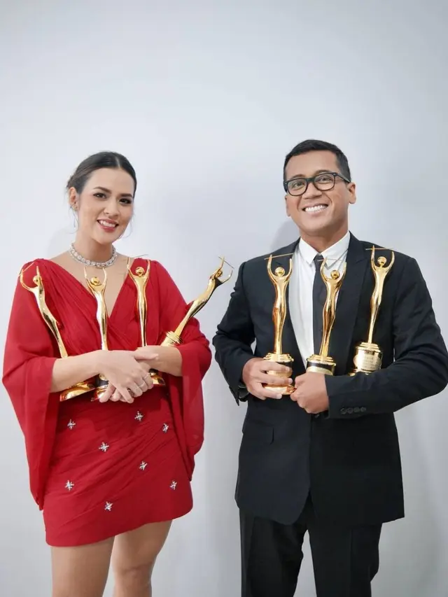 Gaya 7 Seleb Hadiri AMI Awards, Lesty Kejora Curi Perhatian