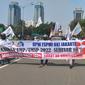 Puluhan ribu buruh yang tergabung dalam Konfederasi Serikat Pekerja Indonesia (KSPI) melakukan aksi unjuk rasa yang dilakukan serentak di 24 Provinsi dan melibatkan 100 kabupaten/kota di seluruh Indonesia, Selasa (26/10/2021).