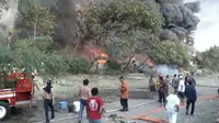 Kebakaran di permukiman padat penduduk di Duri Kepa, Kebon Jeruk, Jakbar. (Liputan6.com/Edward Panggabean)