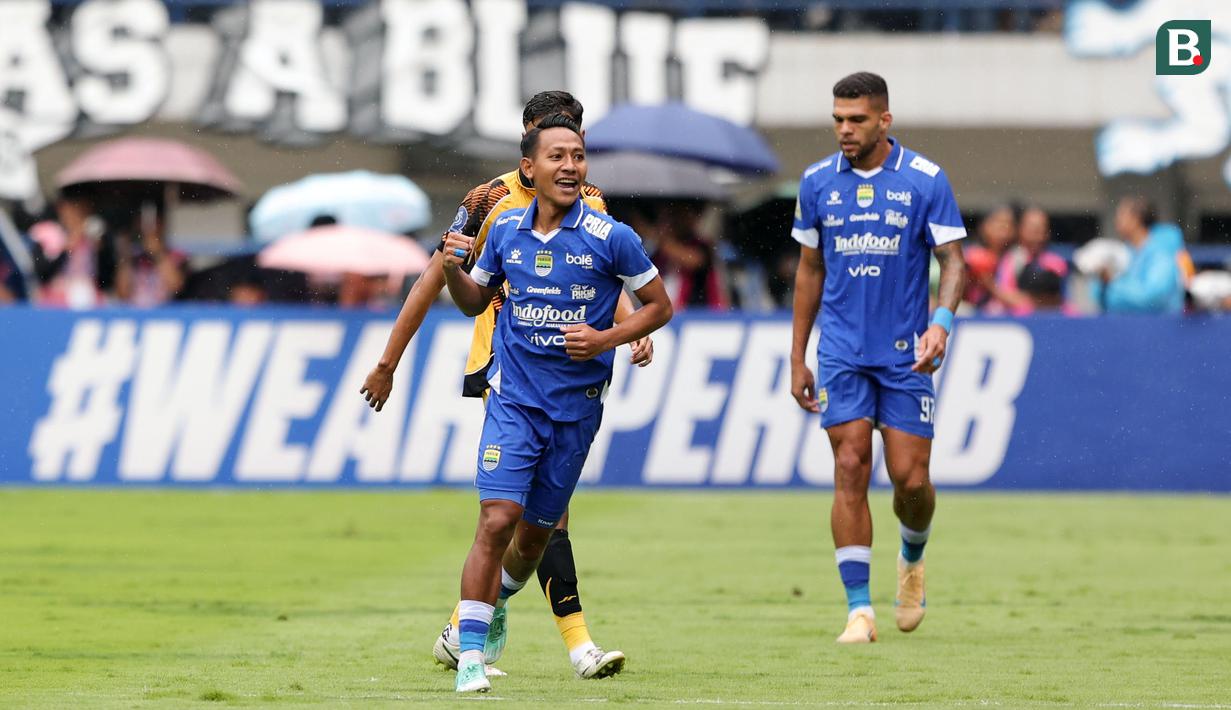 Pemain Persib Bandung, Beckham Putra merayakan gol ke gawang Persija Jakarta dalam laga lanjutan BRI Super League 2025/2026 melawan Persija Jakarta di Stadion Gelora Bandung Lautan Api, Bandung, Minggu (11/01/2026). (Bola.com/Abdul Aziz)