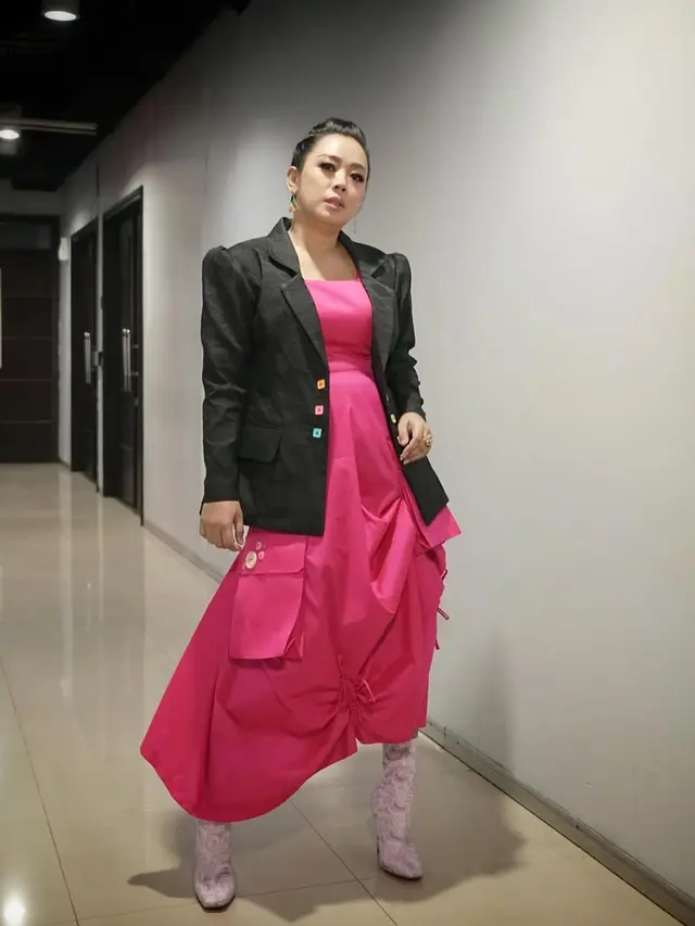 Inspirasi Blazer ala Soimah (Foto: Instagram @showimah)
