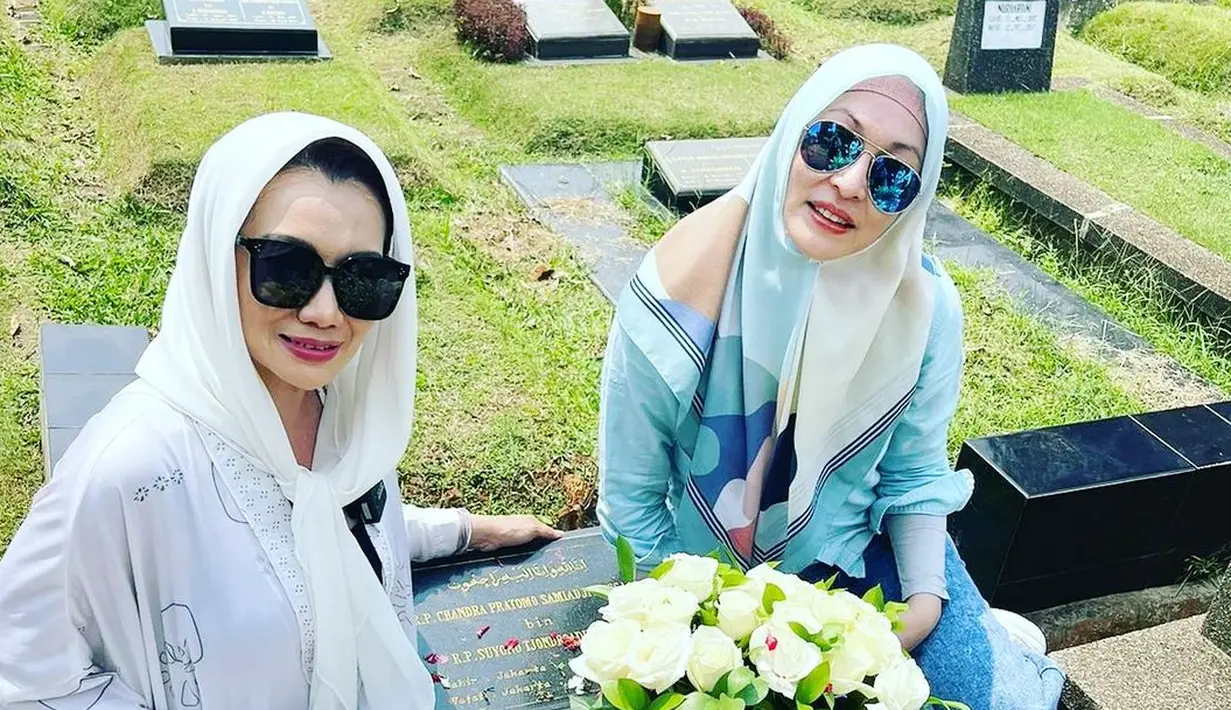 <p>Ereatnya silaturahmi Reza Artamevia dan Angelina Sondakh setelah melewati beragam masalah hidup disanjung sejumlah selebritas dan warganet. &ldquo;Lovely,&rdquo; seru Mayangsari di kolom komentar. &ldquo;Masyaallah Tabarakallah, seneng banget aku lihatnya , sehat sehat ya kalian semuanya,&rdquo; Melly Goeslaw menyahut. &ldquo;Luar biasa 2 perempuan ini. Adem. Berkah untuk semuanya,&rdquo; @yeye**** menyanjung. (Foto: Dok. Instagram @rezaartameviaofficial)</p>