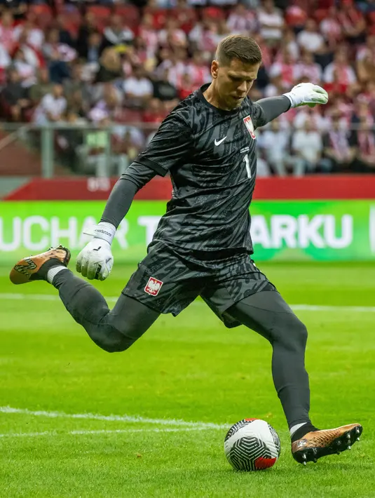 Wojciech Szczesny mengumumkan keputusannya pensiun di akun Instagram pribadinya, @Wojciech.Szczesny1. (Wojtek Radwanski / AFP)