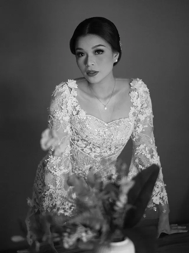 Gaya Kocak Romantis Lamaran Komika Oza Rangkuti dan Aisha Lahtiba, Tampil Simple dengan Busana Serba Lokal