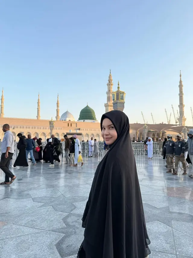 8 Artis Umrah di Awal Tahun 2026, Melly Goeslaw hingga Rossa