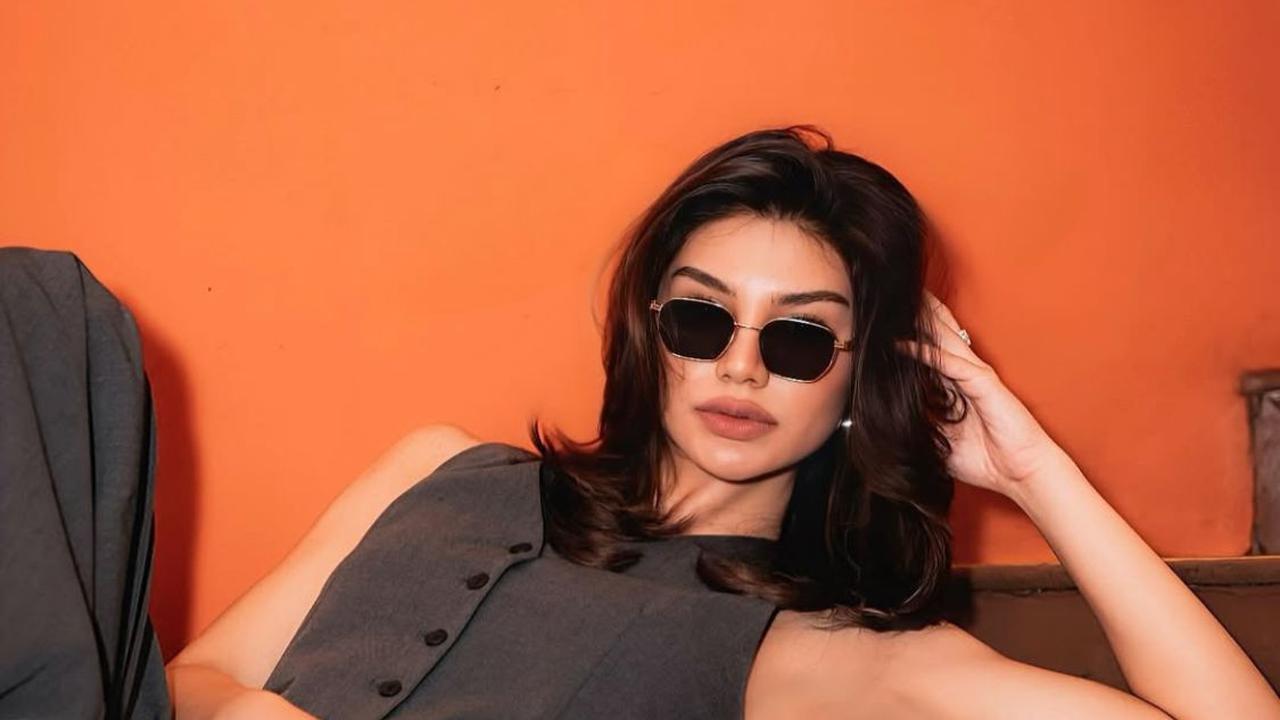 Potret Cantik Jihane Almira Tampil Elegan dalam Pemotretan, Isyaratkan Debut di Miss Universe?
