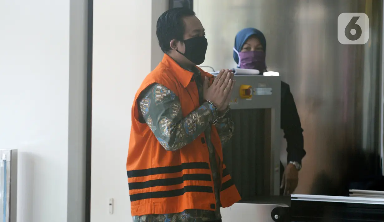 Terdakwa Miftahul Ulum tiba untuk menjalani sidang tuntutan secara online di Gedung KPK, Jakarta, Kamis (4/6/2020). Asisten pribadi mantan Menteri Pemuda dan Olahraga (Menpora) Imam Nahrawi itu akan menghadapi tuntutan kasus dugaan suap dana hibah KONI. (merdeka.com/Dwi Narwoko)