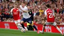 Hasil ini membuat Arsenal masih di peringkat lima klasemen sementara Liga Inggris dengan 14 poin dari enam pertandingan. Sementara Tottenham Hotspur turun ke posisi keempat dengan jumlah poin sama namun unggul produktivitas gol. (AP Photo/David Cliff)