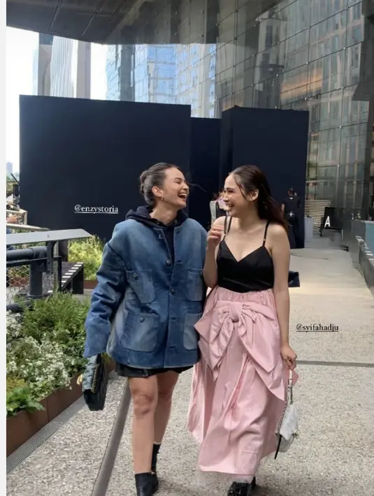 Enzy Storia dan Syifa Hadju tampil memukau di New York Fashion Week. [Foto: Instagram/ Syifa Hadju]