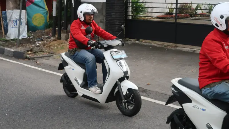 Ini yang Harus Diperhatikan saat Mengendarai Motor Listrik (ist)