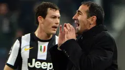 Angelo Alessio mengawali kariernya sebagai asisten pelatih Napoli rentang 2002-2003. Takdir kemudian membawanya menukangi klub medioker Italia, Imolese (2004-2005), Messese (2006-2006), hingga SPAL (2008). (Foto: AFP/Olivier Morin)