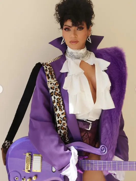 Tentu saja, ungu menjadi tema warna utama. Ia memberi nama penampilannya, "Purple Nasty".  [Foto: Instagram/ Beyonce]