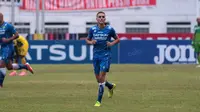Diogo Ferreira saat membela Persib Bandung di Stadion Wibawa Mukti, Cikarang, Sabtu (1/10/2016). (Bola.com/Nicklas Hanoatubun)