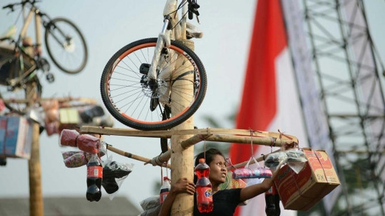 Serunya lomba-lomba yang dimainkan di Pesta Rakyat Ciliwung