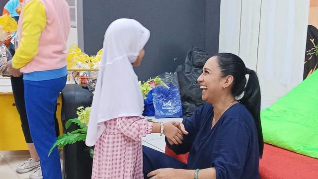 Shahnaz Haque ajak belanja anak yatim (Instagram/shahnaz.haque)
