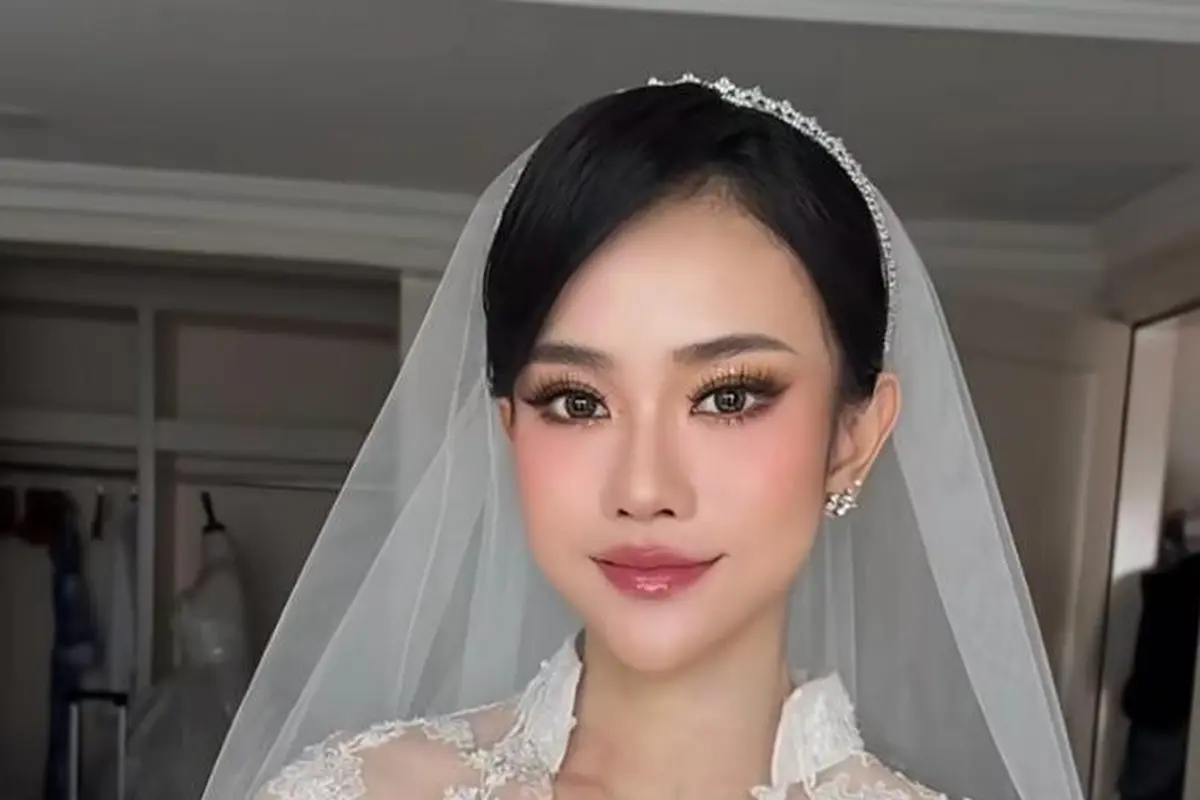 Bak Boneka China, 5 Potret Makeup Look Oriental Jessica Jane di Hari Pernikahan Curi Perhatian
