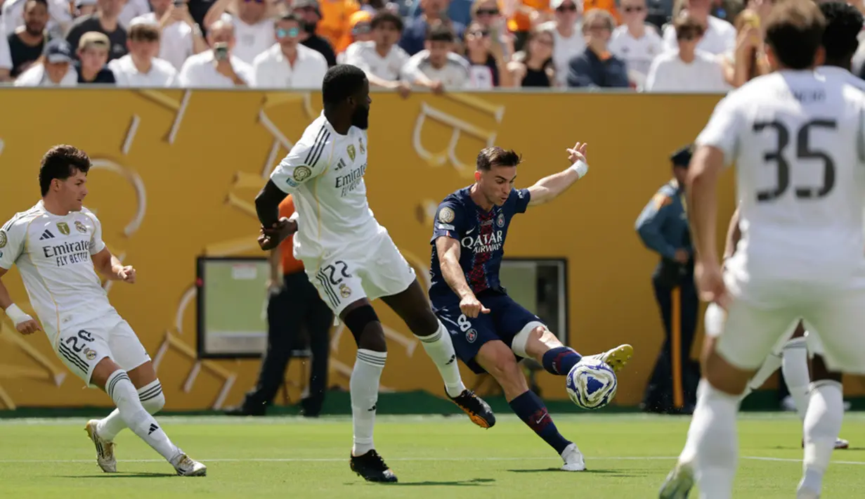 Fabian Ruiz jadi bintang utama dengan torehan dua gol, sementara Ousmane Dembele dan Goncalo Ramos masing-masing menyumbang satu gol untuk melengkapi pesta gol Les Parisiens. (AP Photo/Adam Hunger)