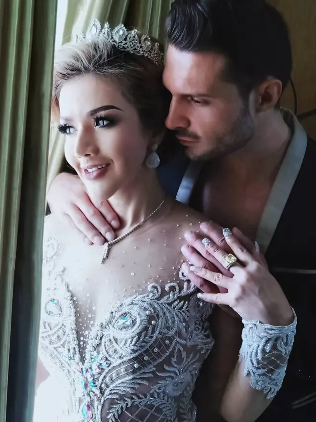 6 Pesona Christian, Bule yang Prewedding dengan Barbie Kumalasari