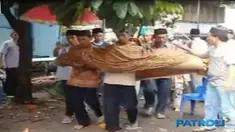 Bocah berusia tujuh tahun ini tewas setelah secara tidak sengaja tertembak senapan angin oleh kakaknya sendiri.