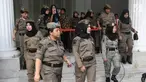 Srikandi Satpol PP usai mendapat arahan dari Wakil Gubernur DKI Sandiaga Uno di halaman Pendopo Balai Kota, Jakarta, Kamis (19/4). Sebanyak 60 srikandi Satpol PP dikerahkan untuk menutup diskotek Exotic dan Sense Karaoke. (Liputan6.com/Arya Manggala)