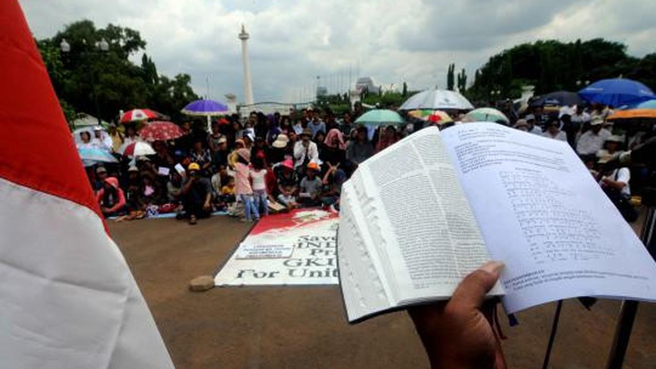 Jemaat GKI &amp; HKBP Natalan di depan Istana Presiden