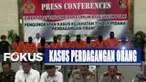 Pengungkapan kasus ini bermula dari kecurigaan warga terhadap keberadaan puluhan perempuan di sebuah rumah di kawasan Ceger.