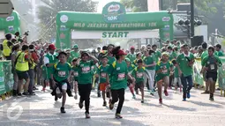 Sejumlah anak berlari dalam acara Milo Champ Squad Run di Jakarta, Minggu (24/7). Milo Champ Squad Run merupakan kategori lomba lari keluarga yang diikuti oleh anak didampingi orang tua dan menempuh jarak 1.6 km. (Liputan6.com/Yoppy Renato)