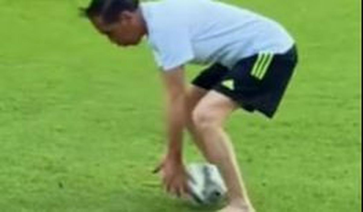 <b>Pakai Jersey Ronaldo Hingga Bobol 'Gawang' Jokowi</b>
