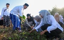 Taj Yasin Ajak Ratusan Santri Tanam Mangrove di Rembang, Tumbuhkan Kesadaran Ekologis Pesisir