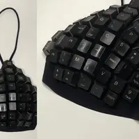 Viral dan laris sampai ke luar negeri, begini penampakan bra keyboard bekas buatan seniman lokal. @buttonetwork.