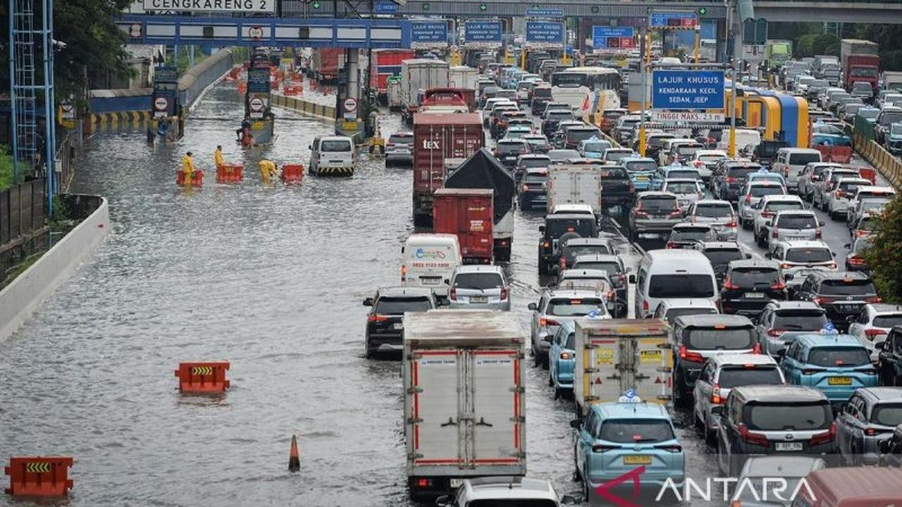 Dunia Usaha Desak Pemprov DKI Mitigasi Dampak Banjir Jakarta yang Rugikan Ekonomi