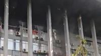 Kebakaran di Gedung (Bakamla) RI di Jalan Proklamasi, Menteng, Jakarta Pusat. (Foto: Tangkapan layar dari video yang beredar di media sosial).