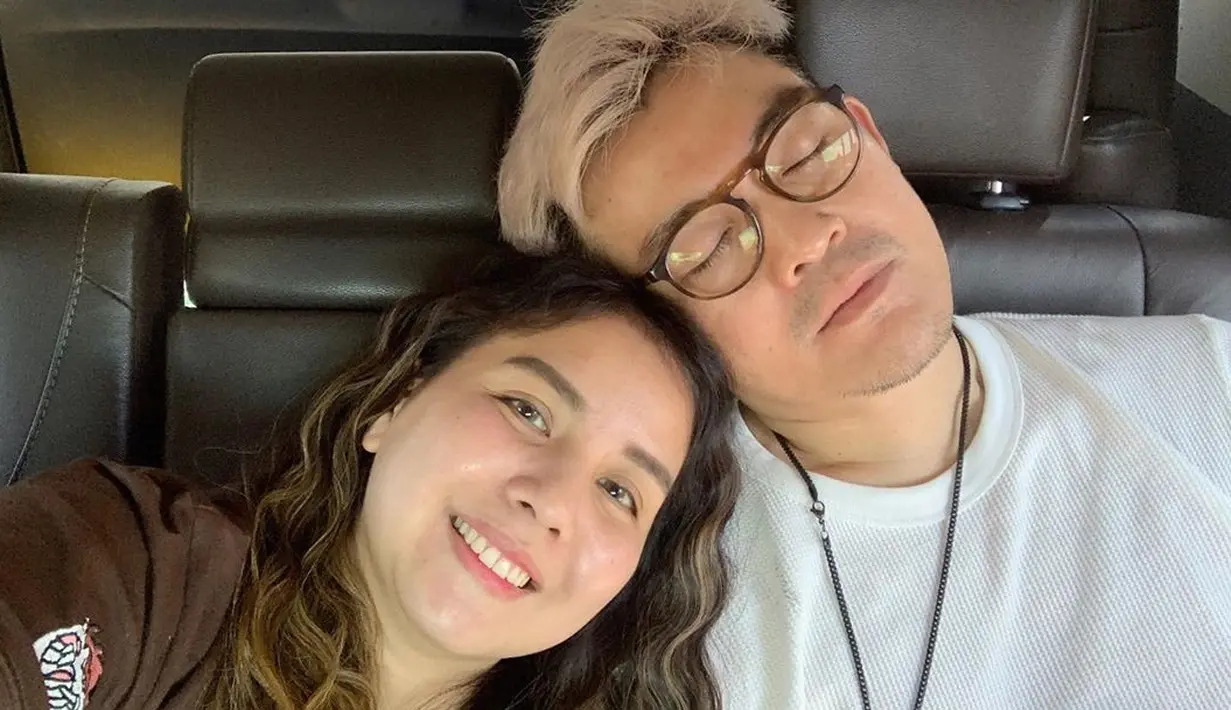 “Alhamdulillah berkat anceman mama “awas ya klo gak masuk sekolah negri, mama kawinin aja!” Belajarrrr & masuk smp no 1 di rayon aku pada masa itu (1998-2001),” ujar Tya.  (Instagram/tya_ariestya)