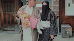 Dalam media sosial Instagramnya, Natta Reza pun banyak mengunggah berbagai momen serunya bersama saat berada di Jepang yang menuai banyak perhatian. Banyak yang memuji pasangan ini karena tampil harmonis dan kompak, tidak sedikit pula yang mendoakan keduanya agar pernikahannya selalu langgeng (Liputan6.com/IG/@natta_reza)