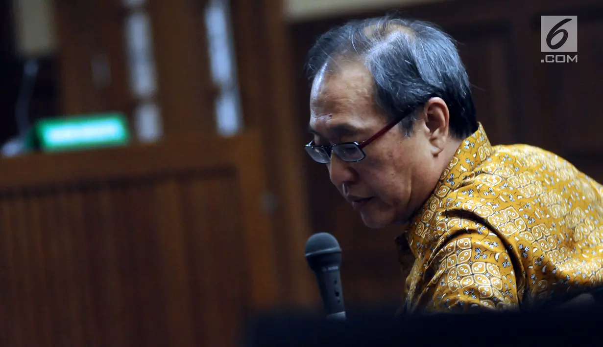 Pengusaha Made Oka Masagung pada sidang lanjutan dugaan korupsi proyek e-KTP dengan terdakwa Setya Novanto di Pengadilan Tipikor, Jakarta, Senin (22/1). Sidang menghadirkan sejumlah saksi dalam proyek pengadaan e-KTP. (Liputan6.com/Helmi Fithriansyah)