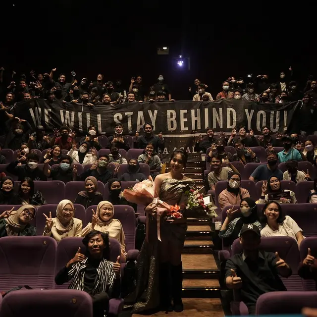 Tampil Anggun, Ini 6 Potret Zee JKT48 dalam Gala Premier Debut Filmnya
