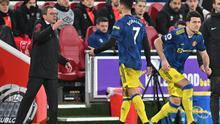Manajer sementara MU Ralf Rangnick mengganti Cristiano Ronaldo dengan Harry Maguire dalam pertandingan Liga Inggris di Brentford Community Stadium, London, Kamis, 19 Januari 2022. (Ben Stansall / AFP)