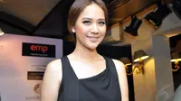 Senyum manis penyanyi cantik Bunga Citra Lestari (BCL) di jumpa pers MOX di Jakarta, (15/10/14). (Liputan6.com/Panji Diksana) 
