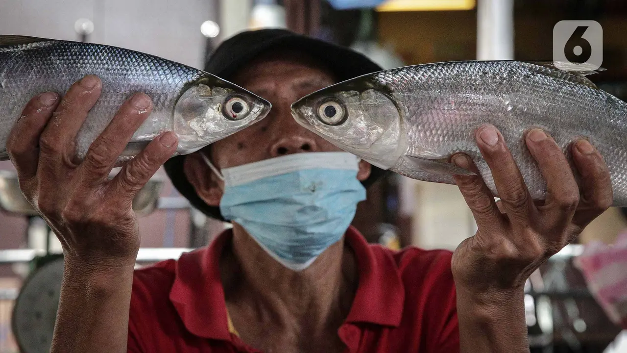 Penjualan Ikan Bandeng Jelang Imlek di Pasar Petak Sembilan