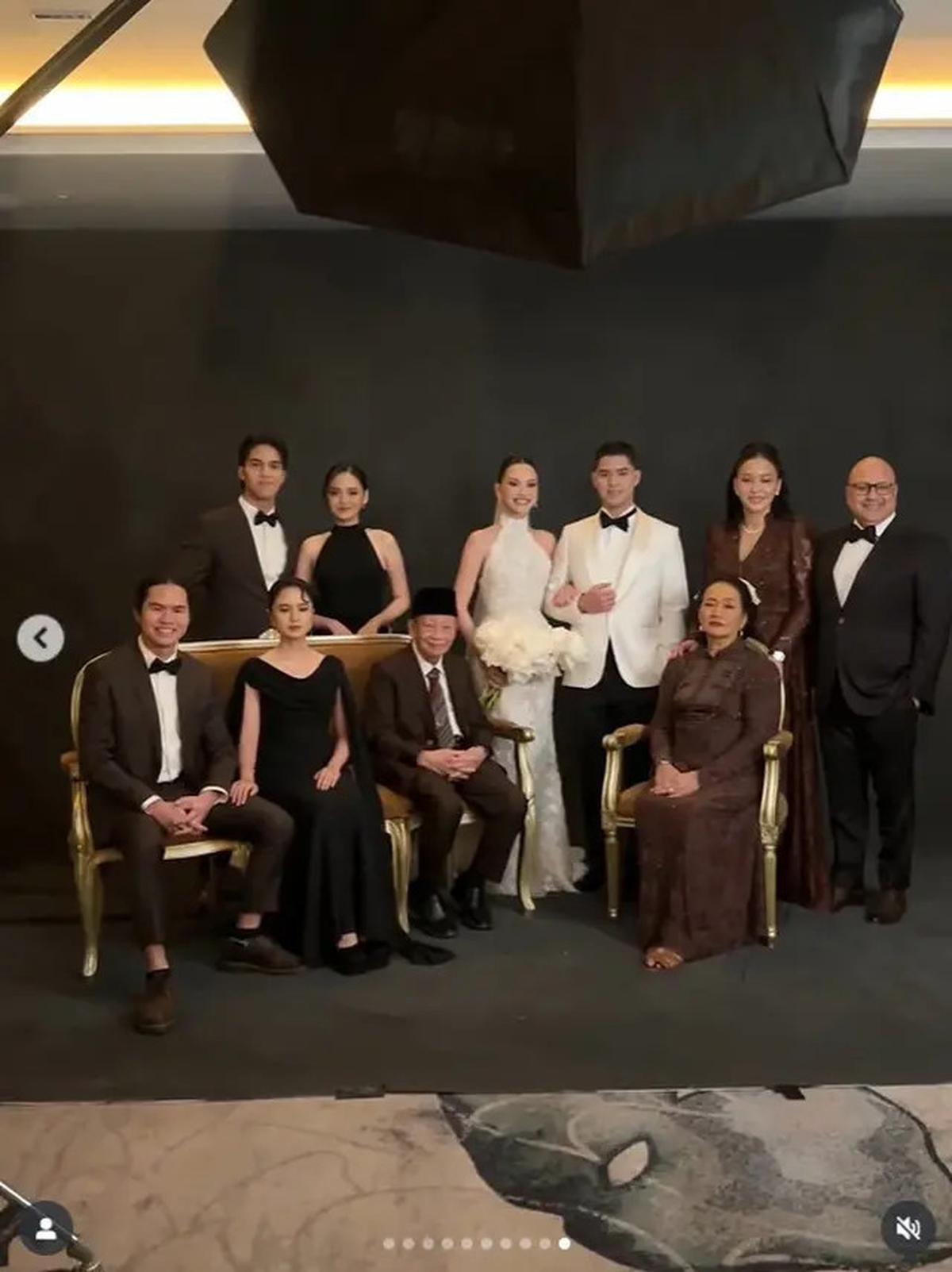 6 Potret Detail Outfit Maia Estianty di Intimate Dinner Al Ghazali-Alyssa Daguise