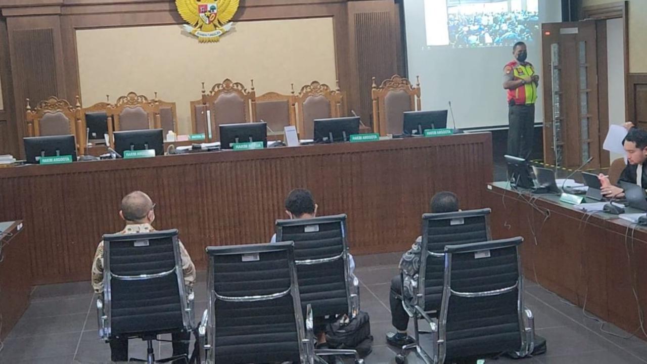 Majelis Hakim Pengadilan Negeri Tipikor Fahzal Hendri heran.