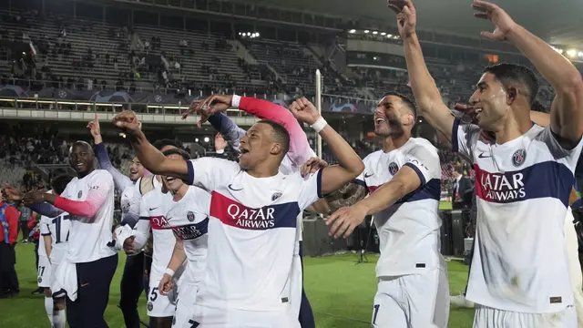 Foto: Potret Pemain PSG Berpesta Vs Wajah Kusut Skuad Barcelona