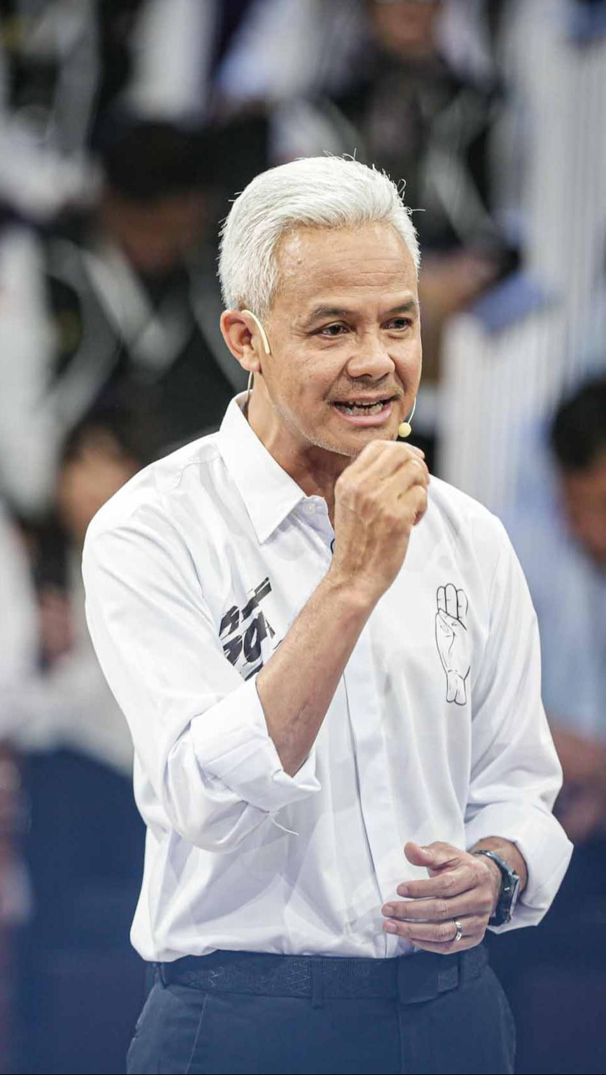 Ganjar mulanya menjelaskan, dirinya sudah memiliki pengalaman selama 10 tahun di Jawa Tengah. Dia menilai, masyarakat harus dilibatkan dalam proses pengambilan keputusan.