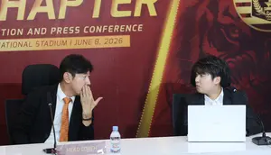 Shin Tae-yong saat diperkenalkan sebagai pelatih Persija Jakarta di JIS, Jakarta Utara, Senin (8/6/2026). (Bola.com/Muhammad Iqbal Ichsan)