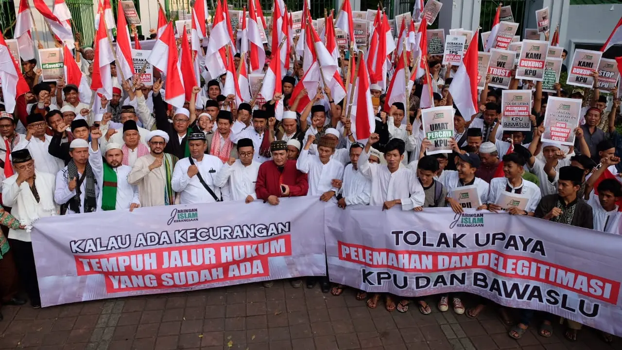 Sejumlah ulama dan santri yang tergabung dalam Jaringan Islam Kebangsaan (JIK) menggelar doa bersama untuk menjaga persaudaraan dan persatuan. (Istimewa)