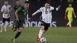 Tampil dominan sejak awal babak pertama dimulai, Argentina mampu mengubah skor keunggulan di menit ke-14 lewat sang mega bintang, Lionel Messi. Umpan L. Paredes sukses ia konversi menjadi tendangan keras yang mengarah ke pojok kiri atas gawang lawan. (Foto: AFP/Pool/Juan Ignacio Roncoroni)