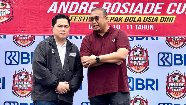 Ketua PSSI, Erick Thohir, bersama penasihat Semen Padang, Andre Rosiade.