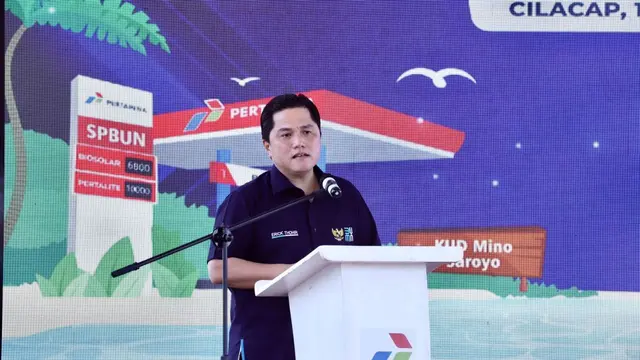 Menteri BUMN RI, Erick Thohir memberikan sambutan dalam acara Peresmian Inisiasi Program Solusi Nelayan di SPBUN 48.532.04 KUD Minu Suroyo PPS Cilacap, Jawa Tengah, Sabtu, (17/9/22). (Dok Pertamina)