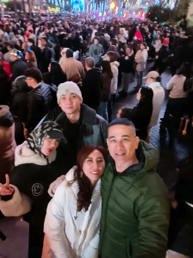 6 Potret Agnez Mo Rayakan Tahun Baru di Las Vegas, Reuni Bareng Okan Kornelius
